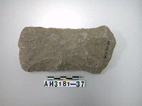 藏品(中型淺腰打製石斧)的圖片